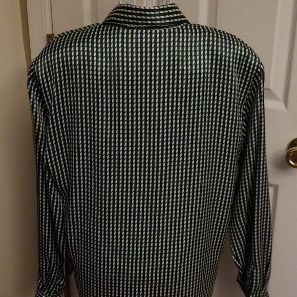 Fabulous silky green button down shirt - Picture 6 of 7